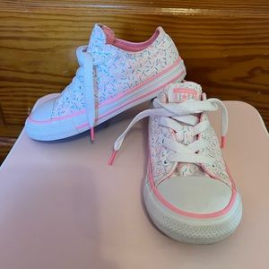 Girls Sprinkle Converse